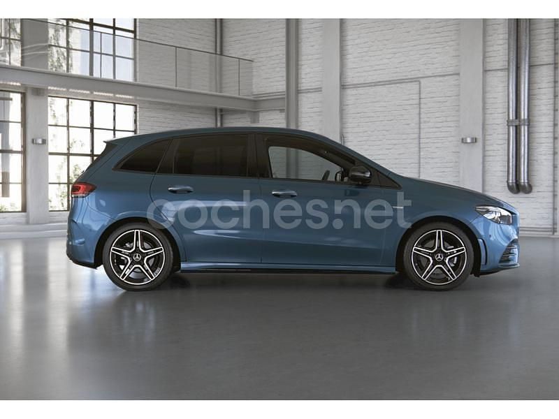 Usado Mercedes B200 AMG line 150 CV (110 kW) 2021 Denim blue  metallic paint Monovolumen