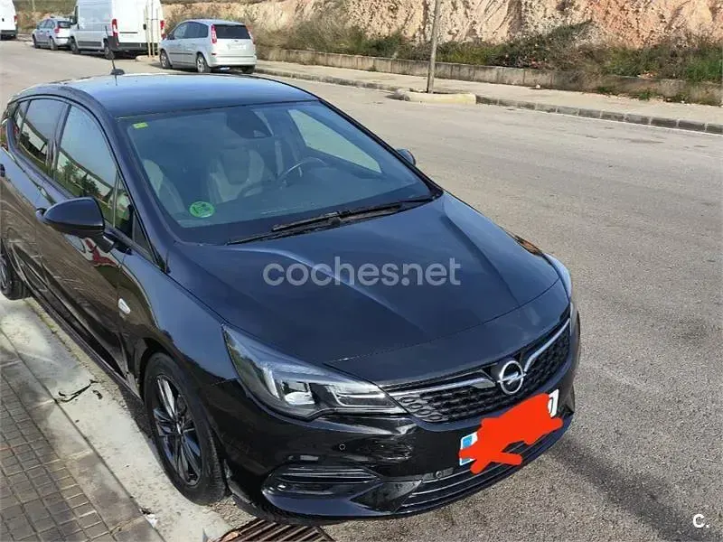 Usado Opel Astra 110 CV (80 kW) 2020 Negro Berlina