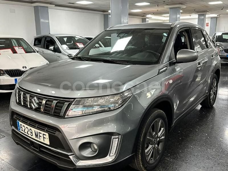 Usado Suzuki Vitara GLX 129 CV (94 kW) 2023 Gris / plata SUV