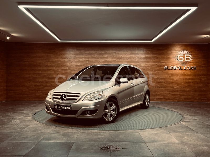 Gris / plata Usado 2011 Mercedes B180 Monovolumen | 7999 € (Precio justo) - Imagen 1/4