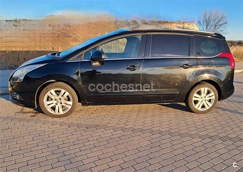 Usado Peugeot 5008 Allure 163 CV (119 kW) 2012 Negro Monovolumen