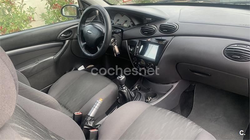 Usado Ford Focus Trend 100 CV (73 kW) 2004 Negro Berlina