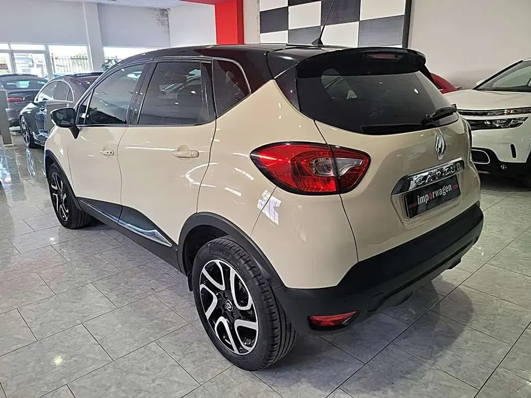 Usado Renault Captur XMOD 120 CV (88 kW) 2017 Beige SUV