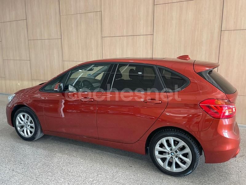 Usado BMW 225 Active Tourer iPerformance 220 CV (161 kW) 2021 Granate Monovolumen