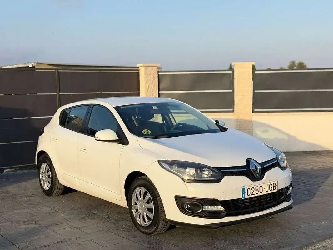 Usado Renault Mégane III LIMITED 110 CV (80 kW) 2015 Blanco Utilitario