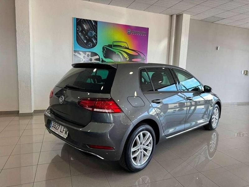 Usado VW Golf VII Advance 116 CV (85 kW) 2020 Gris Utilitario