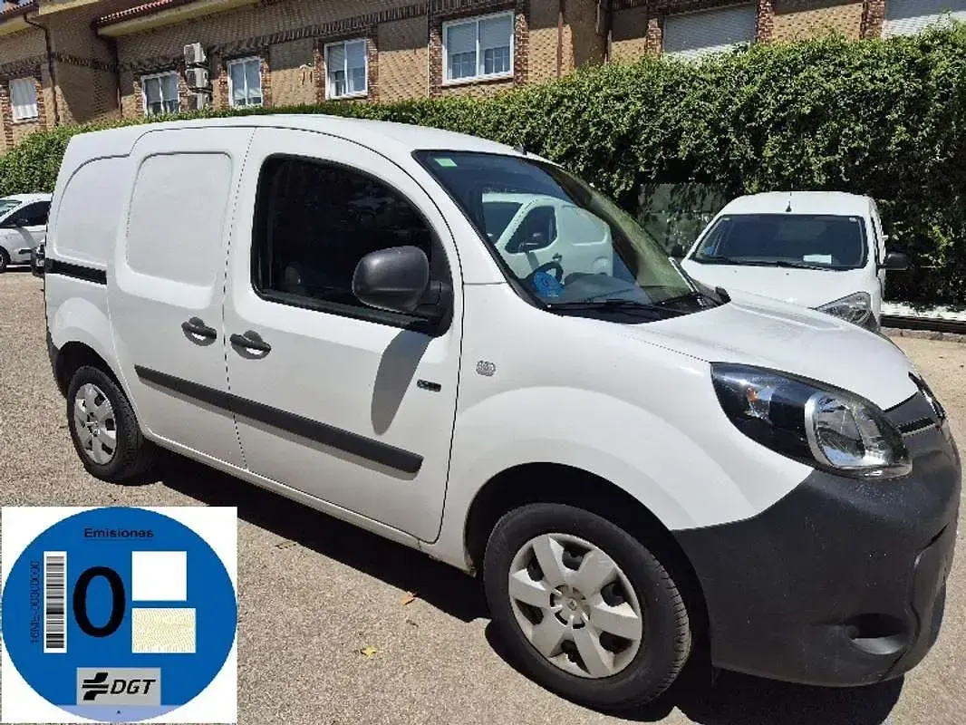 Usado Renault Kangoo 44 kW (60 CV) 2022 Blanco Monovolumen