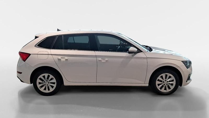 Usado Skoda Scala 115 CV (84 kW) 2024 Blanco Utilitario