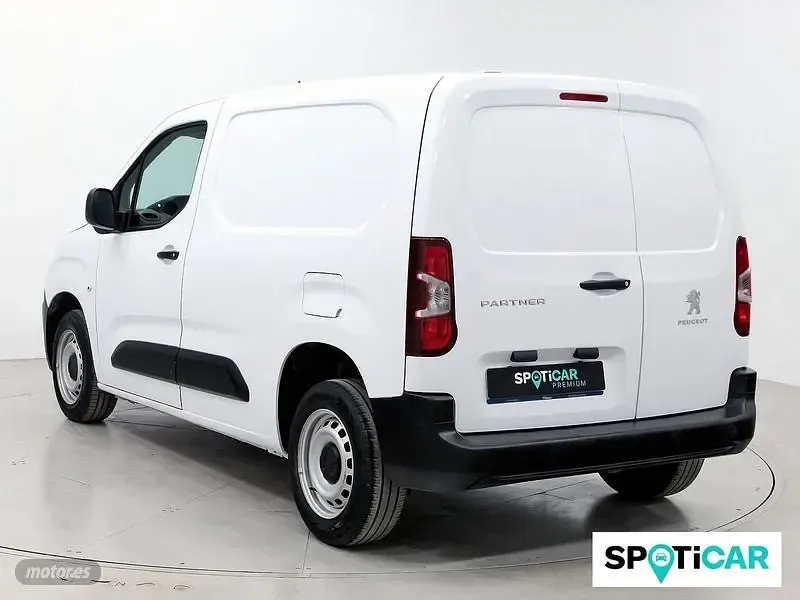 Usado Peugeot Partner 102 CV (75 kW) 2022 Blanco Monovolumen