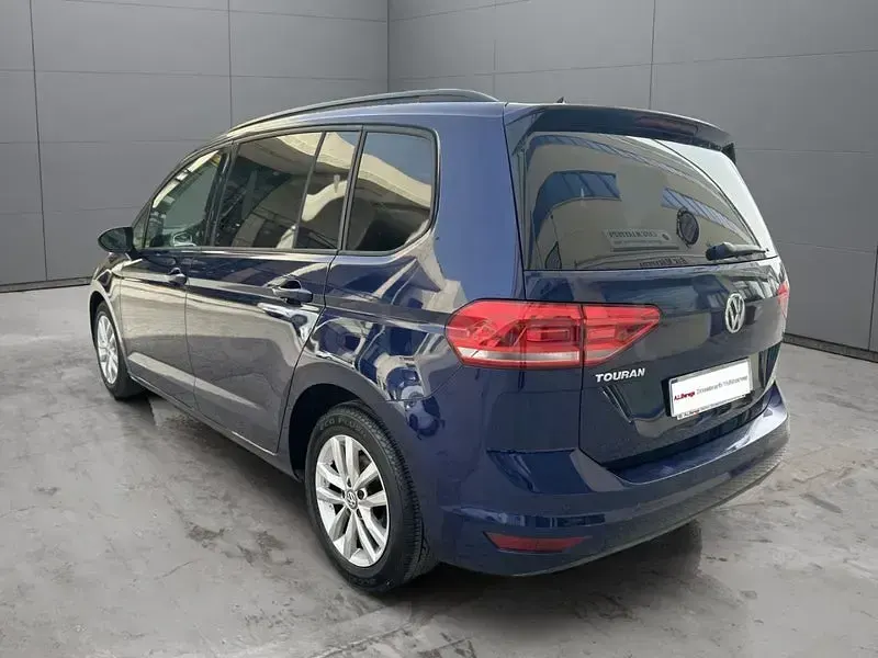 Usado VW Touran Advance 115 CV (84 kW) 2018 Azul Monovolumen
