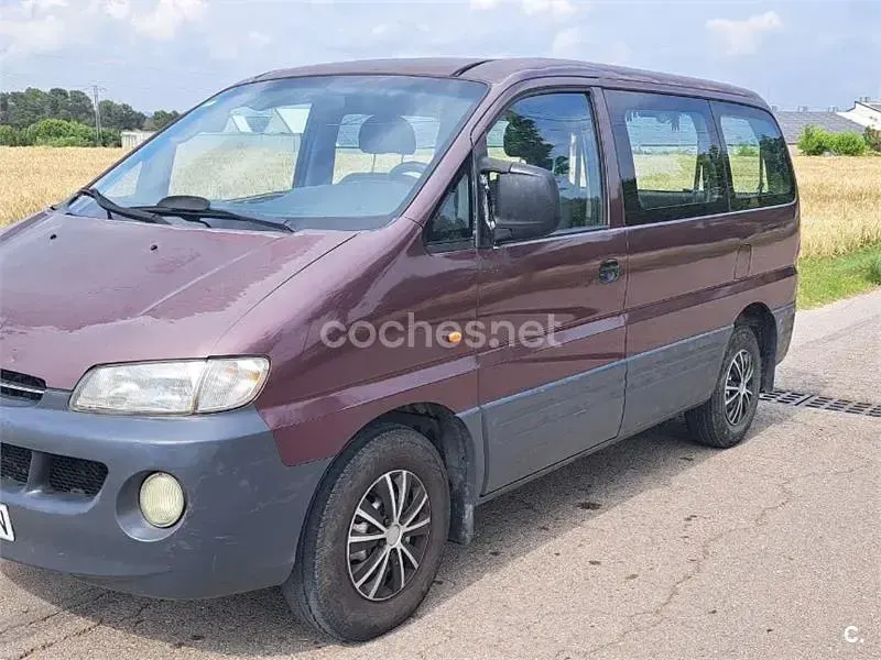 Usado Hyundai H-1 85 CV (62 kW) 1998 Violeta / lila Monovolumen