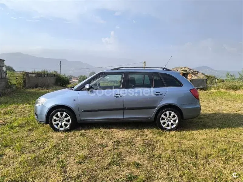 Usado Skoda Fabia Comfort 80 CV (58 kW) 2008 Azul Familiar