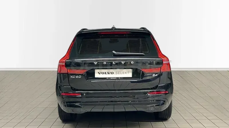 Usado Volvo XC60 Momentum 197 CV (144 kW) 2022 Negro SUV