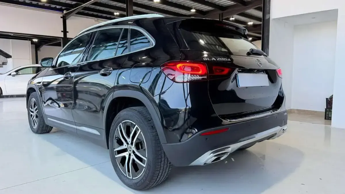 Usado Mercedes GLA200 150 CV (110 kW) 2021 Negro SUV