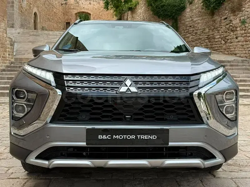 Usado Mitsubishi Eclipse Cross 188 CV (138 kW) 2024 Gris / plata SUV