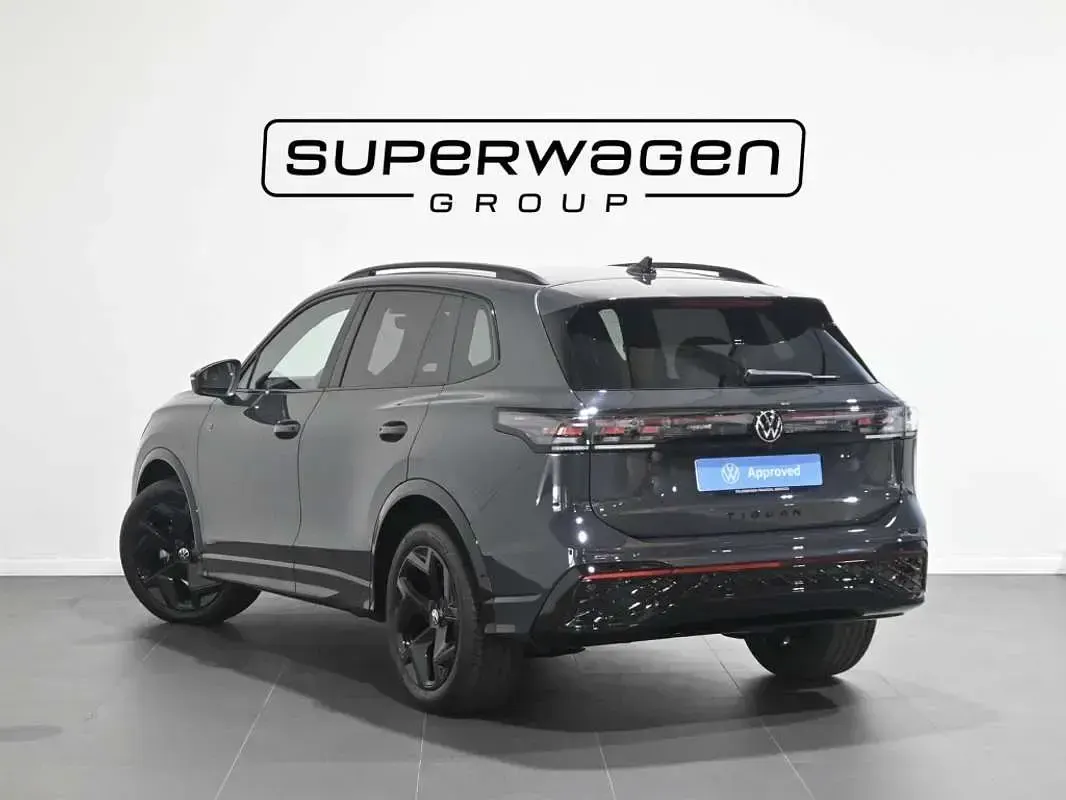 Usado VW Tiguan R-line 150 CV (110 kW) 2025 Gris SUV