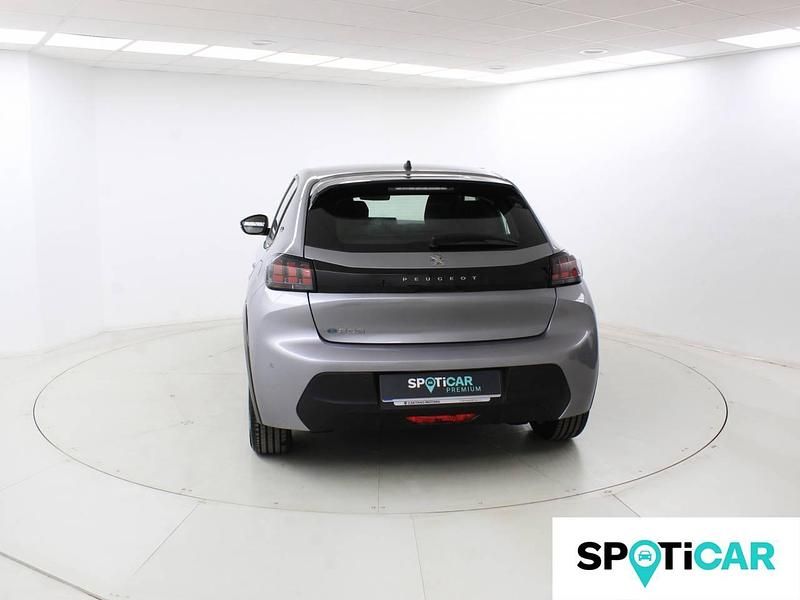 Usado Peugeot e-208 Active 100 kW (136 CV) 2023 Gris Utilitario