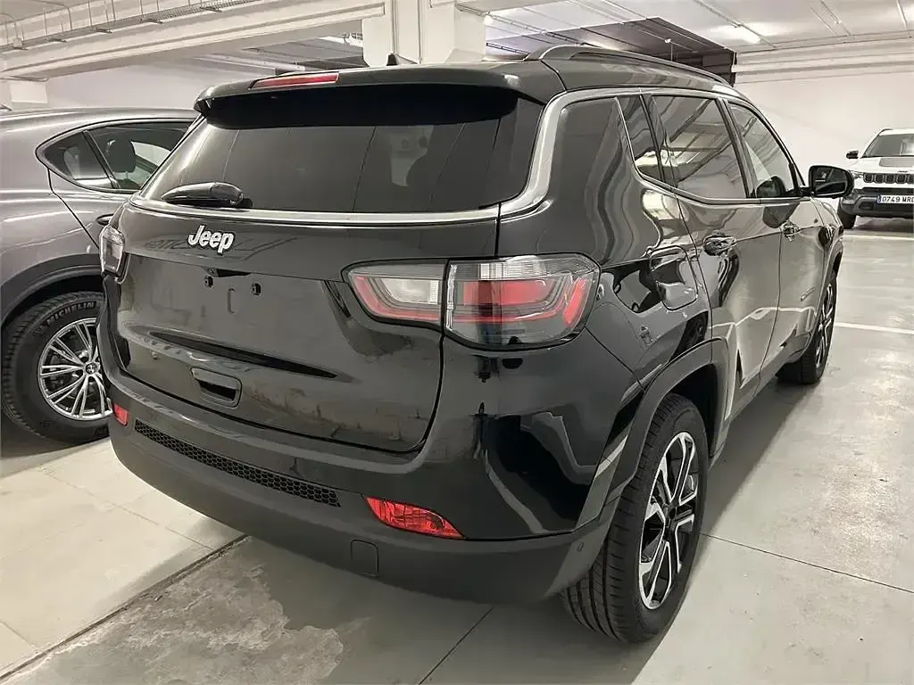 Usado Jeep Compass Limited 131 CV (96 kW) 2024 Negro SUV