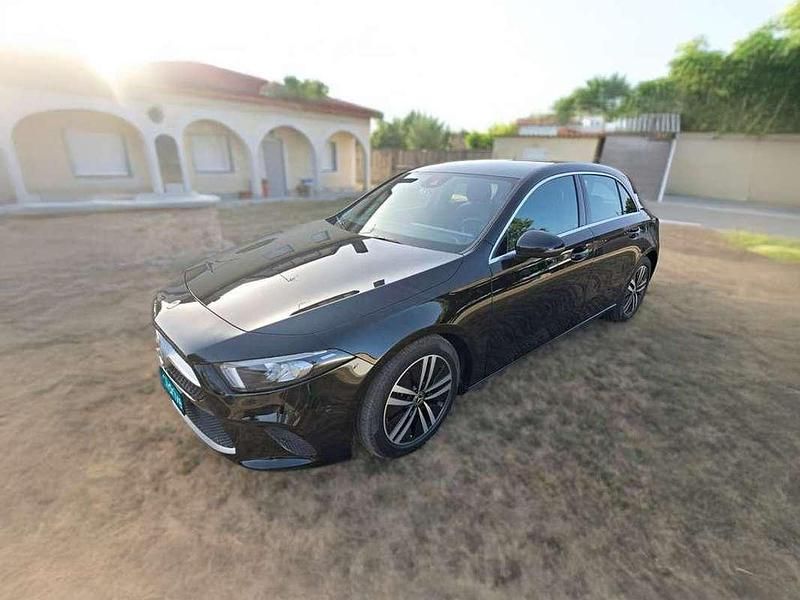 Usado Mercedes A180 109 CV (80 kW) 2021 Negro Utilitario