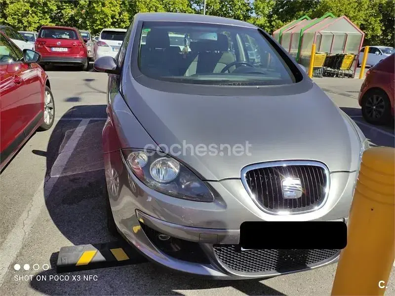 Usado Seat Altea Reference 105 CV (77 kW) 2005 Gris / plata Monovolumen