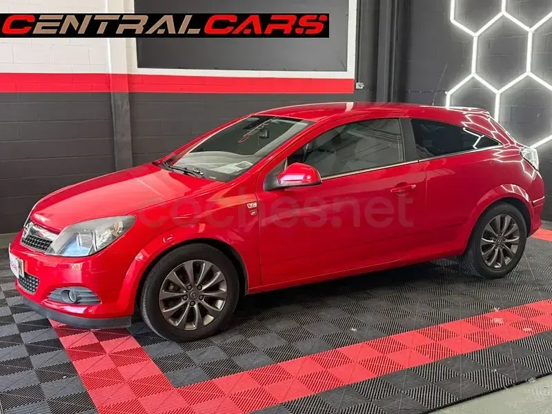 Usado Opel Astra GTC 110 CV (80 kW) 2010 Rojo Berlina