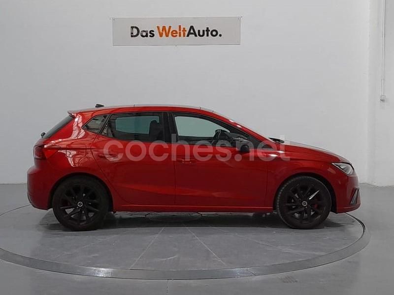 Usado Seat Ibiza FR 110 CV (80 kW) 2021 Granate Berlina