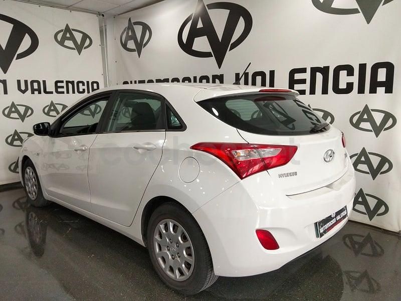 Usado Hyundai i30 110 CV (80 kW) 2012 Blanco Berlina
