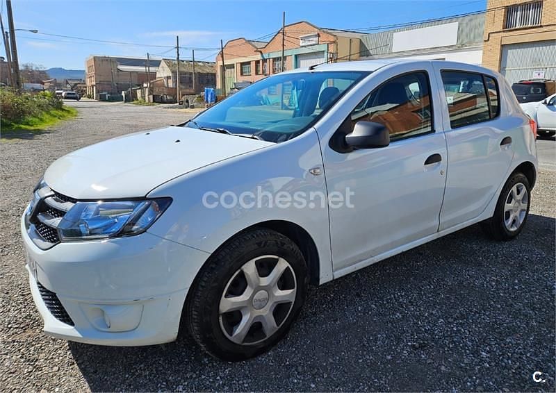 Usado Dacia Sandero Ambiance 75 CV (55 kW) 2015 Blanco Berlina