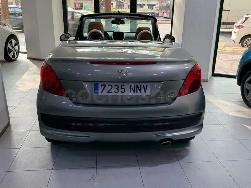 Usado Peugeot 207 CC 120 CV (88 kW) 2009 Marrón Descapotable