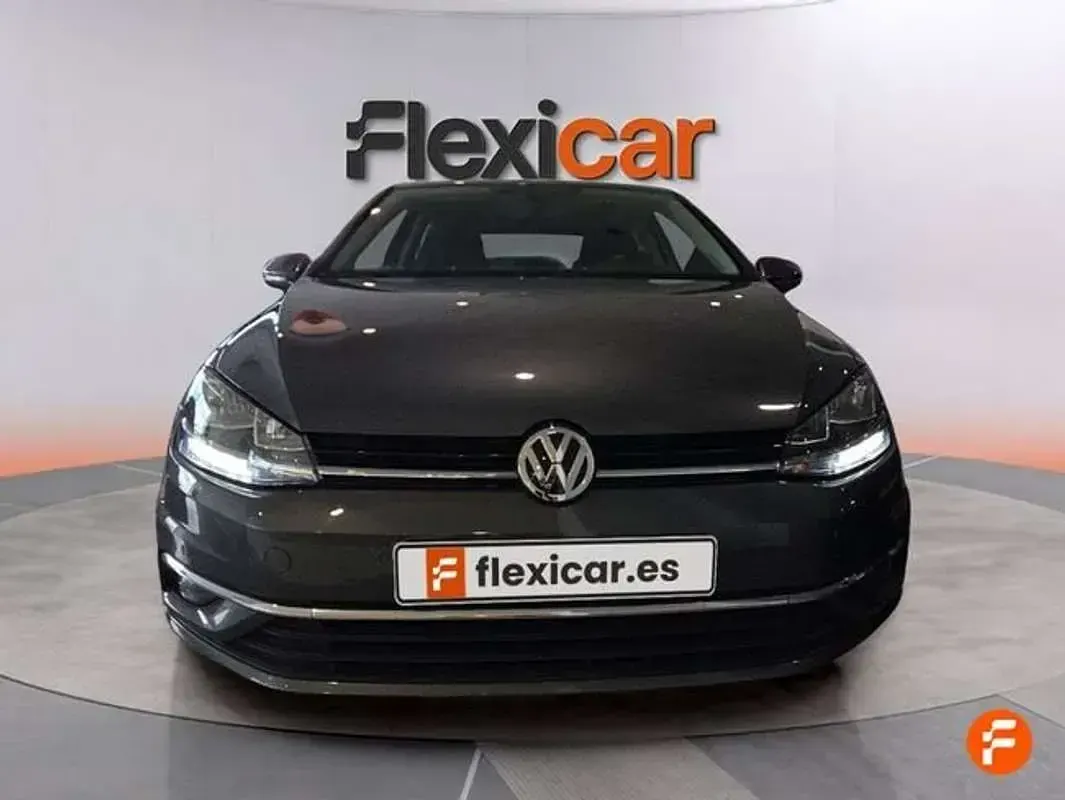 Usado VW Golf VII Advance 116 CV (85 kW) 2019 Gris Utilitario