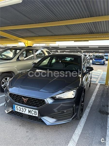 Gris / plata Usado 2023 Cupra Leon Berlina | 24.990 € (Precio justo) - Imagen 1/4
