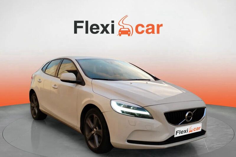 Blanco Usado 2019 Volvo V40 Momentum Familiar | 15.590 € (Precio justo) - Imagen 1/4