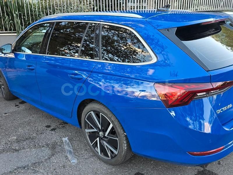 Usado Skoda Octavia Style 150 CV (110 kW) 2020 Azul Familiar
