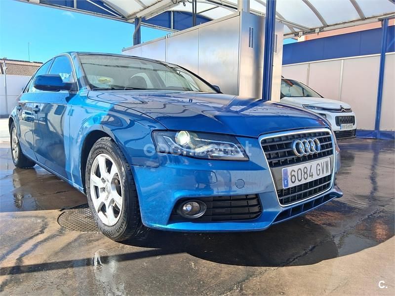 Usado Audi A4 143 CV (105 kW) 2010 Azul Berlina