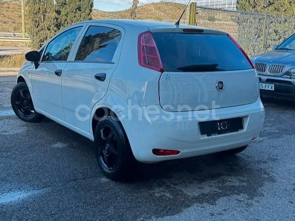 Usado Fiat Punto 69 CV (50 kW) 2018 Blanco Berlina
