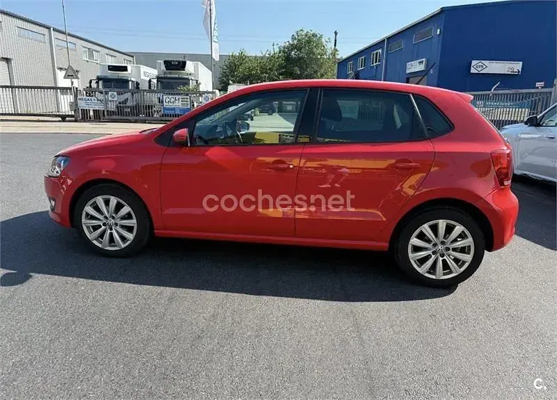 Usado VW Polo Highline 80 CV (58 kW) 2009 Rojo Utilitario