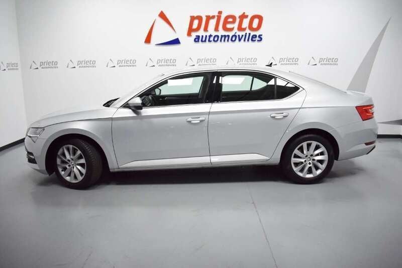 Begagnad Skoda Superb Ambition 122 HK (89 kW) 2021 Grå Sedan