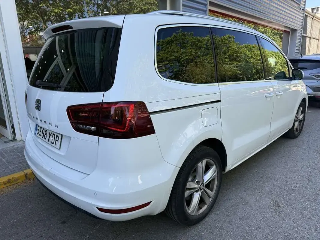 Usado Seat Alhambra Style 184 CV (135 kW) 2017 Blanco Monovolumen