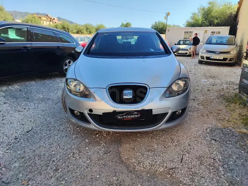 Usado Seat Leon Reference 140 CV (102 kW) 2006 Gris / plata Utilitario