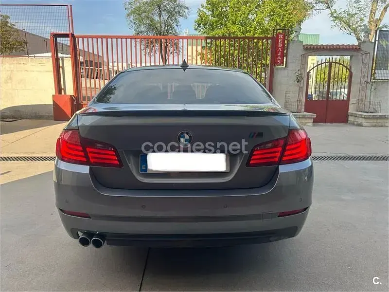 Usado BMW 525 Comfort Edition 197 CV (144 kW) 2010 Gris / plata Berlina