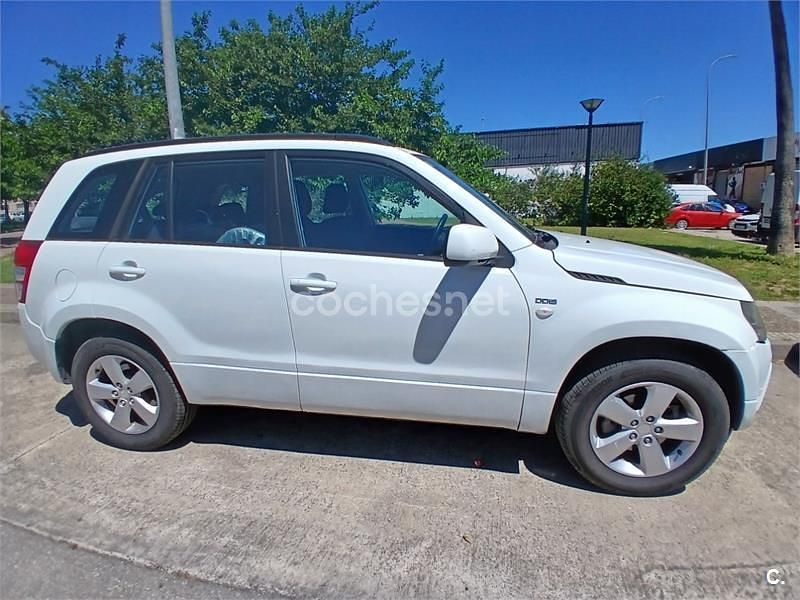 Usado Suzuki Grand Vitara 129 CV (94 kW) 2012 Blanco SUV