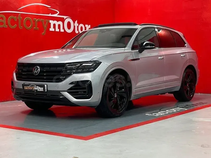 Usado VW Touareg R-line 286 CV (210 kW) 2022 Gris / plata SUV