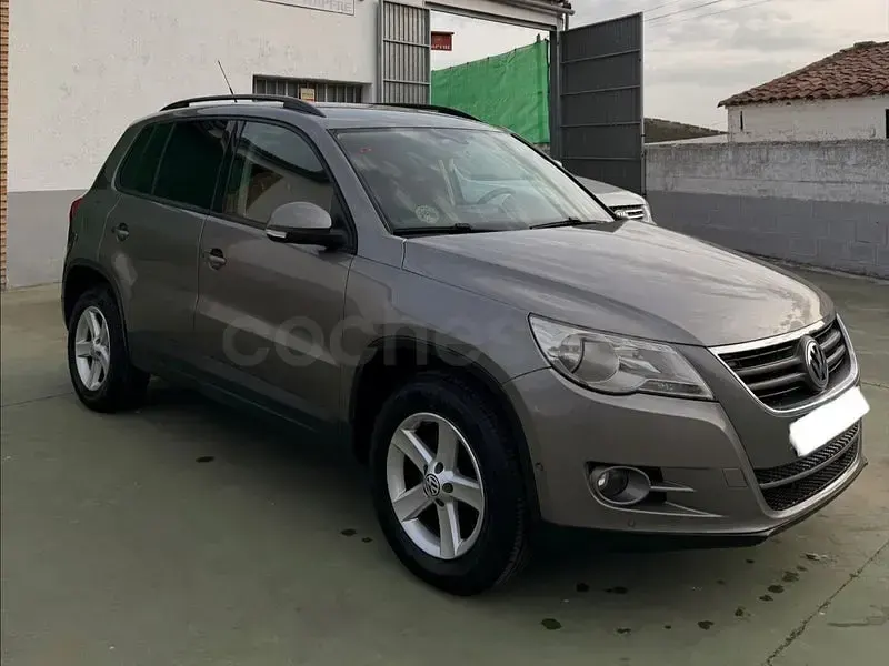 Usado VW Tiguan 140 CV (102 kW) 2008 Marrón SUV