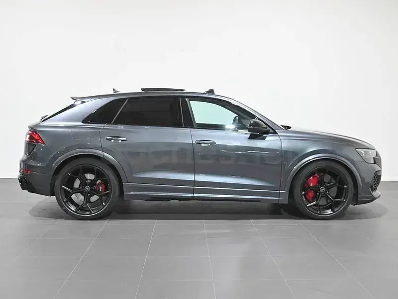 Usado Audi Q8 Advanced 600 CV (441 kW) 2024 Gris / plata SUV