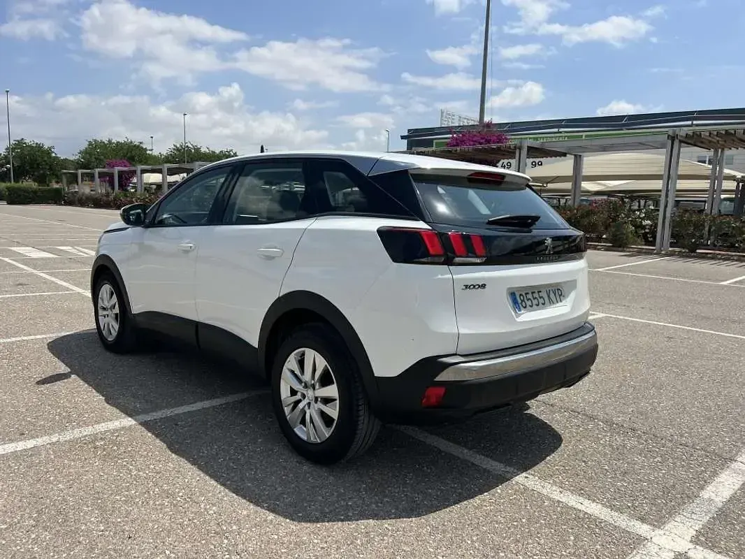 Usado Peugeot 3008 Active 131 CV (96 kW) 2019 Blanco SUV