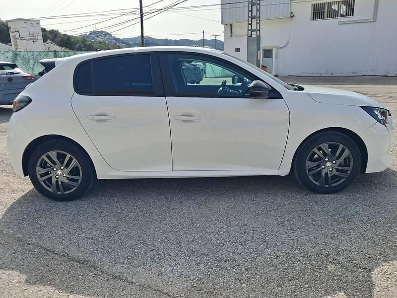 Usado Peugeot 208 Active 100 CV (73 kW) 2022 Blanco Utilitario