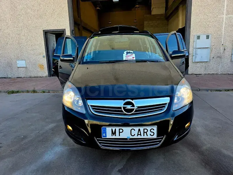 Usado Opel Zafira Family 115 CV (84 kW) 2012 Negro Monovolumen
