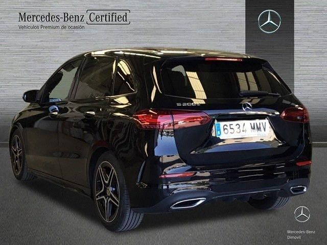 Usado Mercedes B200 AMG line 150 CV (110 kW) 2024 Negro noche Monovolumen