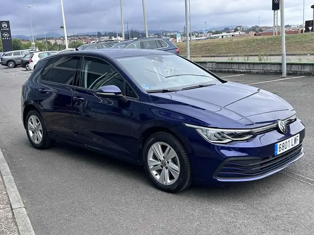 Usado VW Golf VIII Life 110 CV (80 kW) 2022 Azul Utilitario