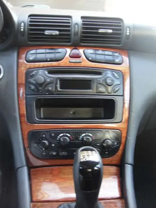 Usado Mercedes C220 Classic 143 CV (105 kW) 2000 Gris Berlina
